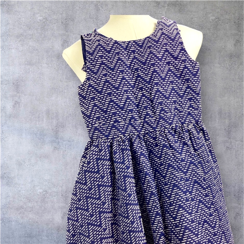 Max Studio navy blue and white sleeveless dress size 5